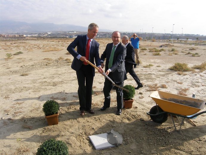 Primera piedra del centro comercial Torrecárdenas