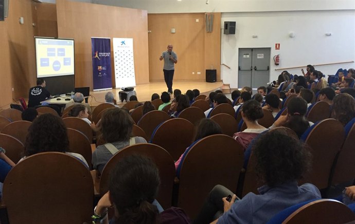 El exjugador del Barcelona Antonio Pinilla habla sobre hábitos saludables. 