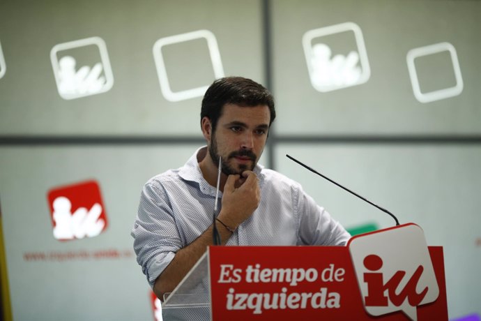 Alberto Garzón en una rueda de prensa