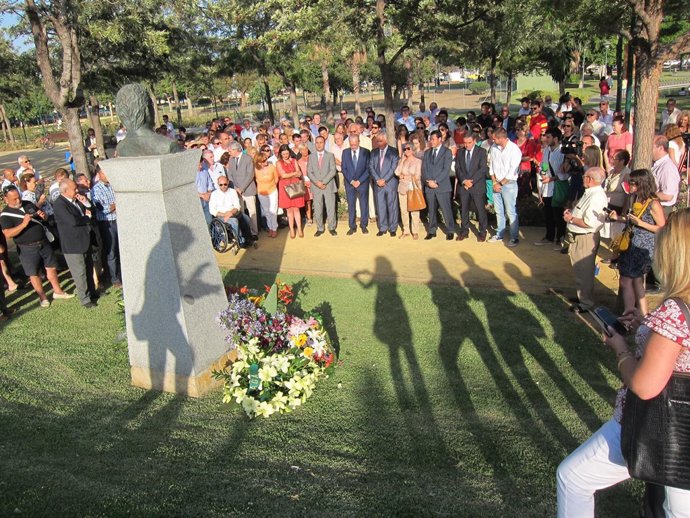 Martín Carpena, Homenaje, ETA, Bendodo, Juanma Moreno, De la Torre, Arenas