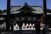 El ministro de Justicia japonés visita el templo de Yasukuni tras la ausencia de Abe