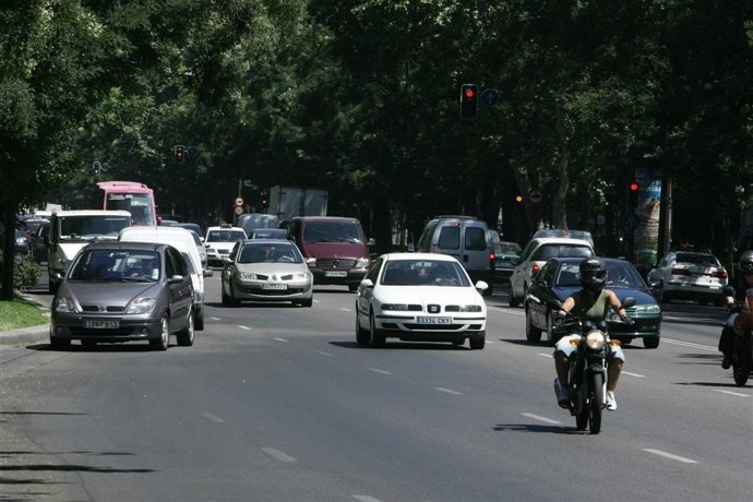 Recursos de tráfico. Carreteras. Coches. 