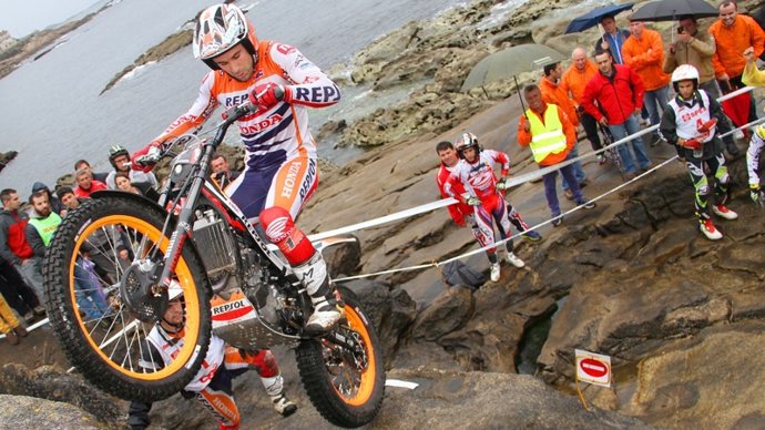 Toni Bou se regala una victoria y el liderato en Baiona