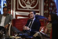 Casado vio más similitudes de las que había percibido hasta ahora en el debate televisivo Rivera-Iglesias