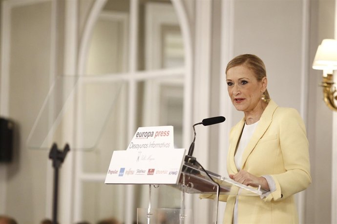 Cristina Cifuentes en los Desayunos de Europa Press