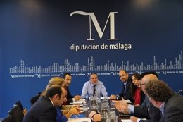 Bendodo preside la reunión del Chare Guadalhorce con Ruiz Espejo y alcalde Carta
