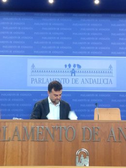 El coordinadir general de IULV-CA, Antonio Maíllo, en rueda de prensa