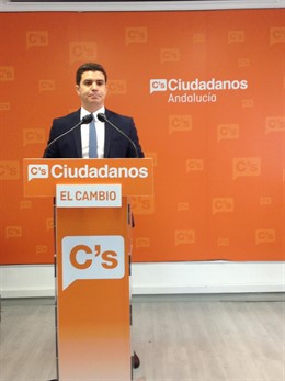 El diputado de C's Sergio Romero este lunes en rueda de prensa