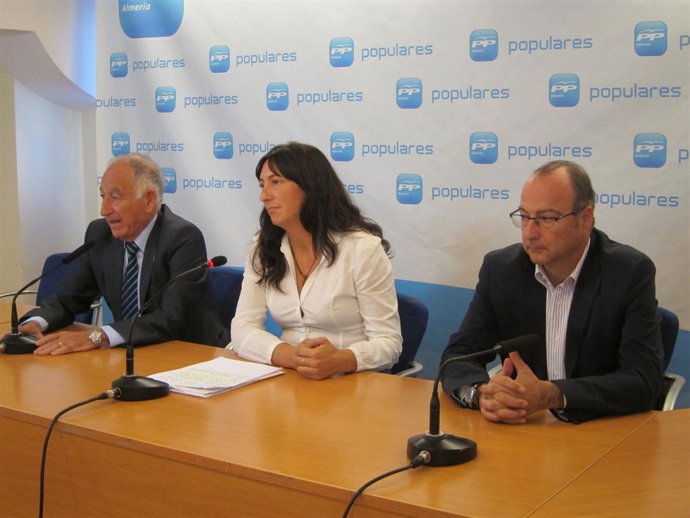 Gabriel Amat, Dolores López y Luis Rogelio Rodríguez-Comendador