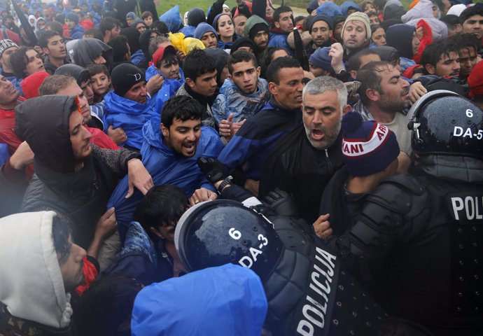 Refugiados tratan de acceder a Eslovenia desde Croacia