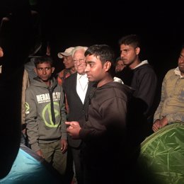 El padre Ángel con refugiados sirios en la frontera