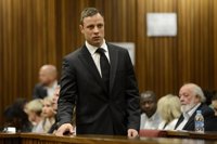 Pistorius queda en libertad condicional y pasa a arresto domiciliario