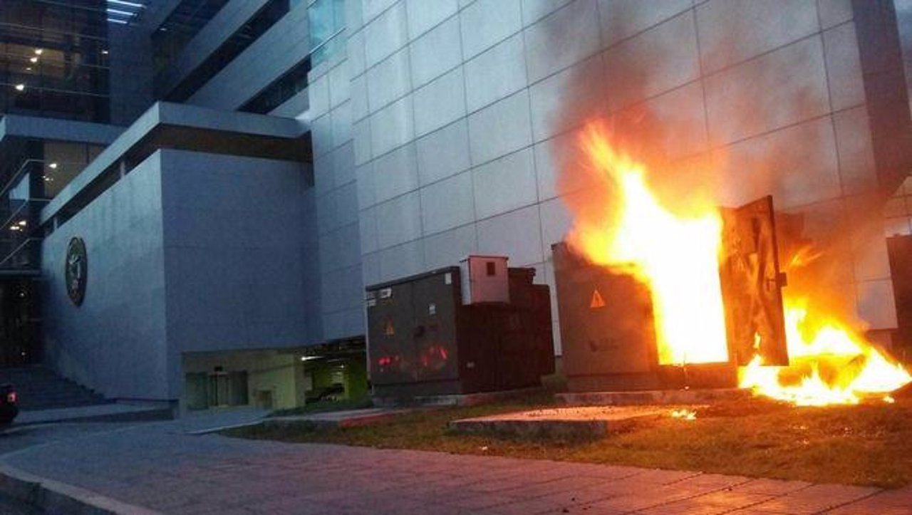 Desalojan el Pleno de la Asamblea de Panamá tras la explosión de un transformado