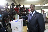 Ouattara reformará la Constitución para eliminar la cláusula de nacionalidad a los candidatos a la Presidencia