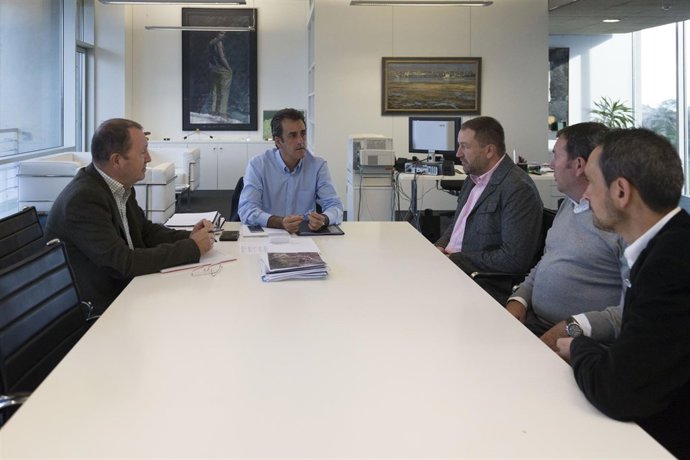 Reunión de Martín con los excavadores