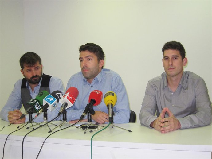 Laso y Rodero (izquierda y derecha), junto a Sánchez