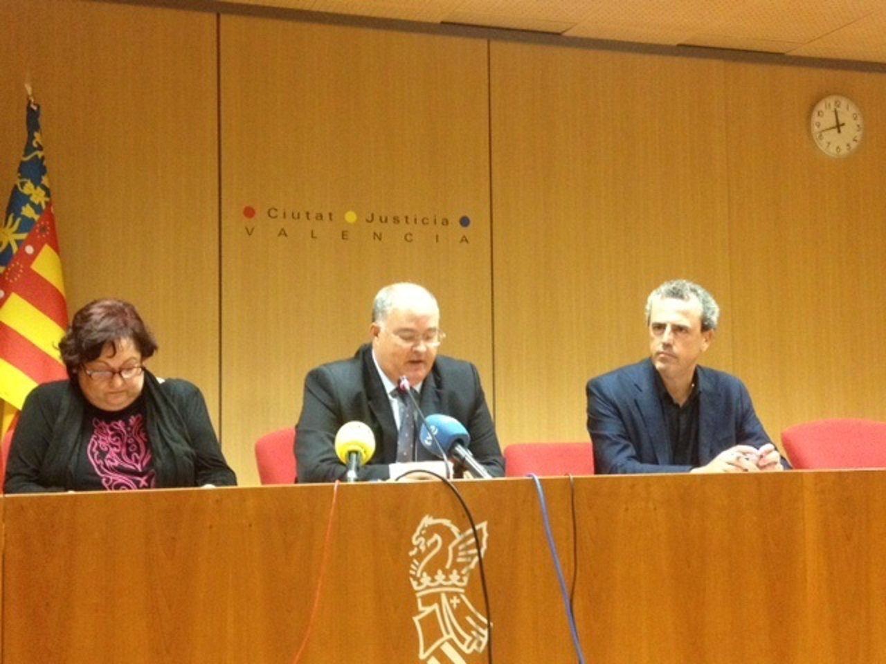 De Rosa (centro) acompañado de Broseta y Móner