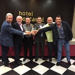 Los regantes reclaman rebajas en el precio de agua desalada