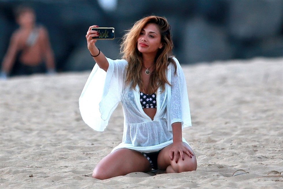 Nicole Scherzinger de vacaciones en una playa de Oahu