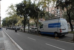 Unidad móvil para calcular la contaminación en avenida Diagonal