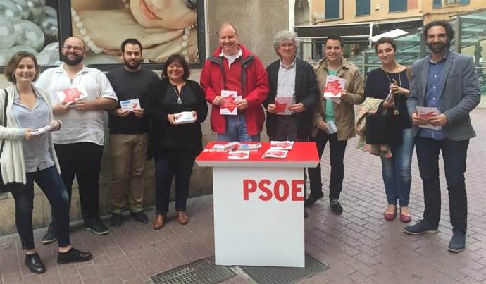 Socías mesa informativa