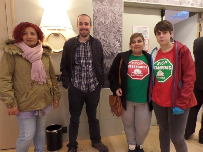 Miembros de la PAH Santander