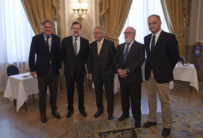 MARIANO RAJOY CON MIGUEL ARIAS CAÑETE Y JUNCKER