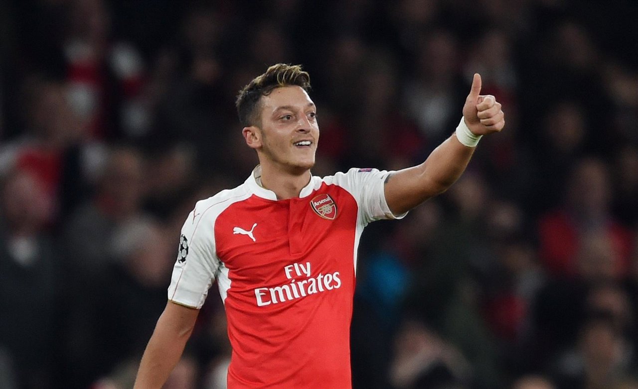 Mesut Ozil con el Arsenal