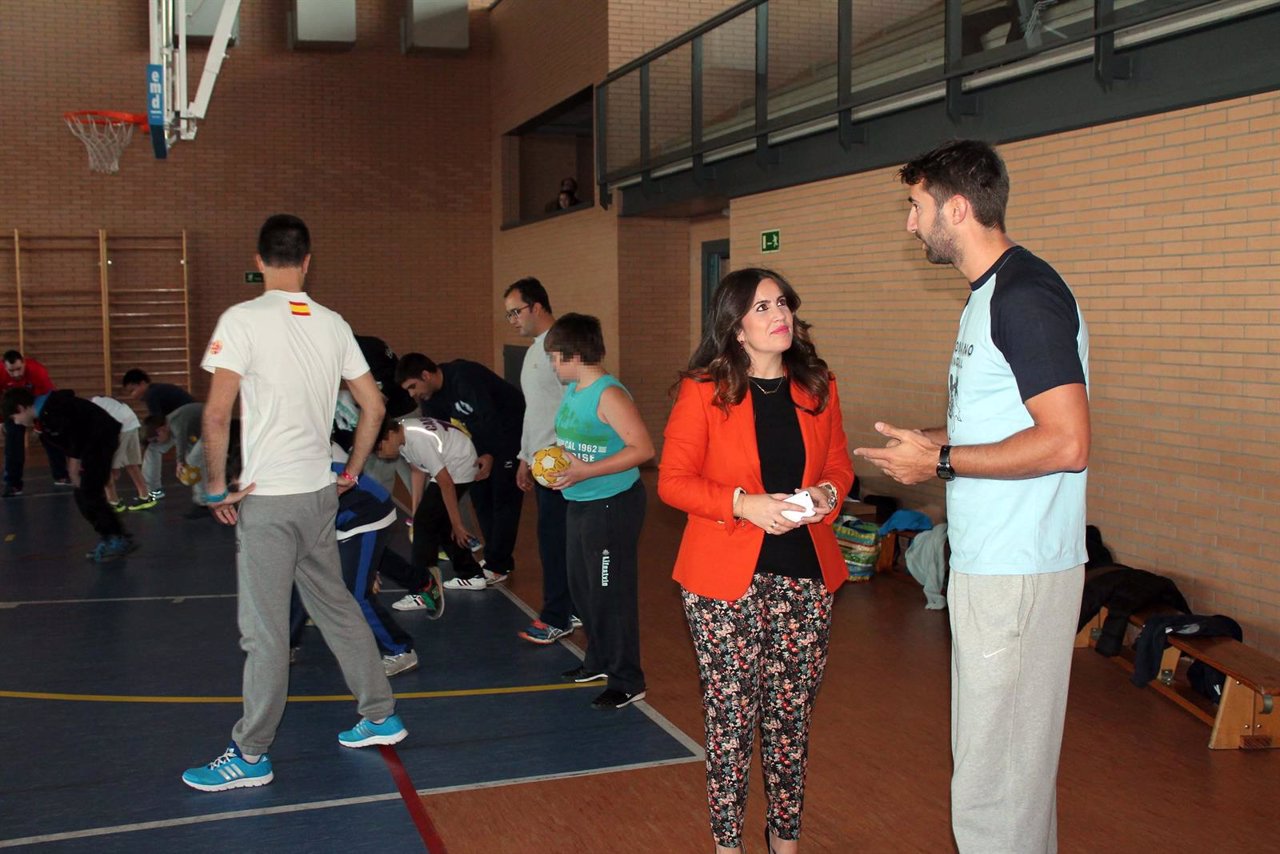 Imelda Rodríguez y Óscar Perales, firmantes del convenio de colaboración.