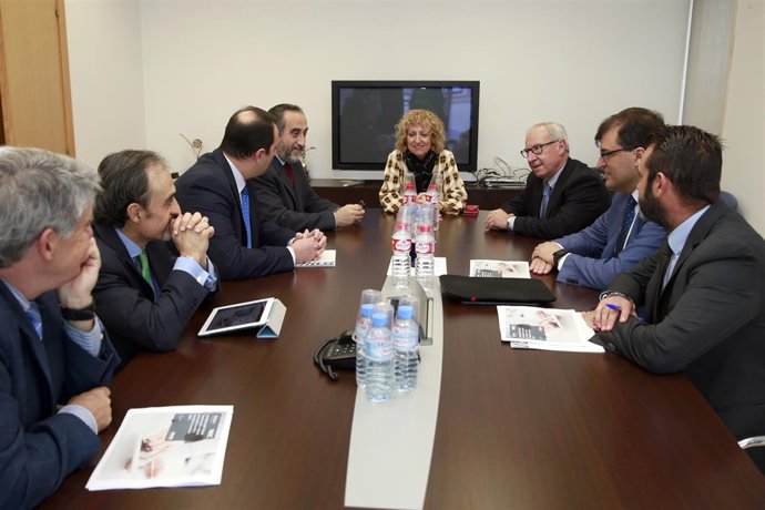 La consejera en la reunión