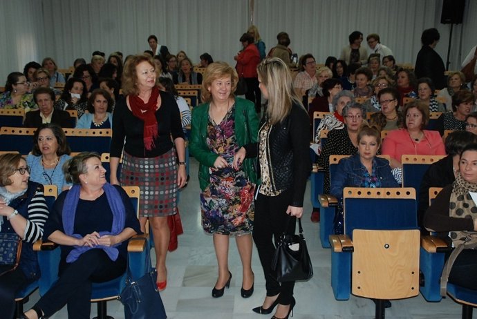 Encuentro con asociaciones de mujeres