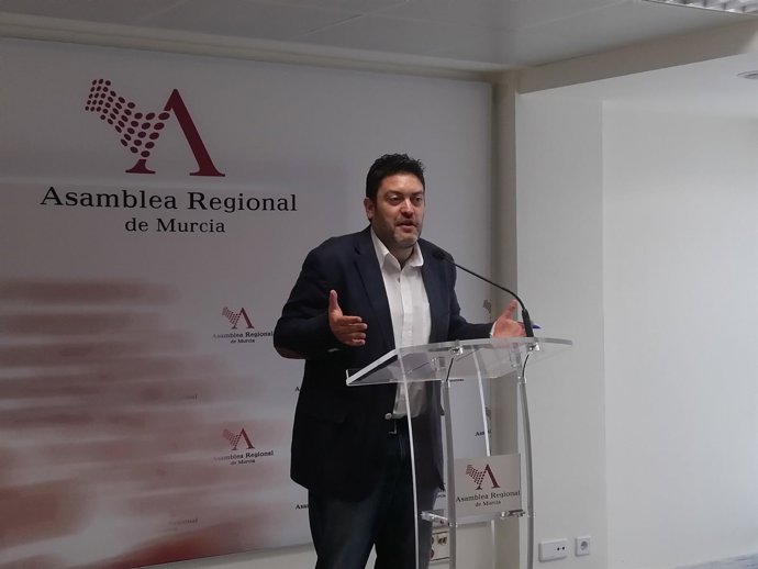 El portavoz en la Asamblea Regional, Miguel Sánchez