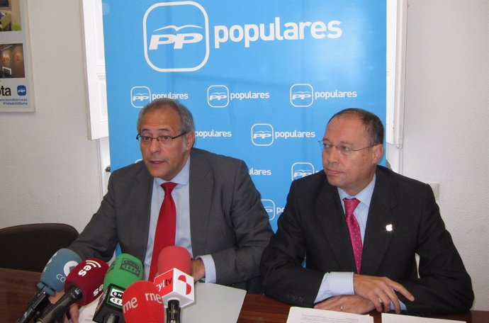 Los concejales del PP en el Ayuntamiento, Martínez Bermejo y Blanco
