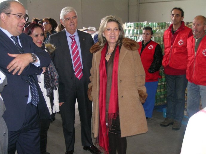 Salgueiro visita la planta de Cruz Roja en Palencia