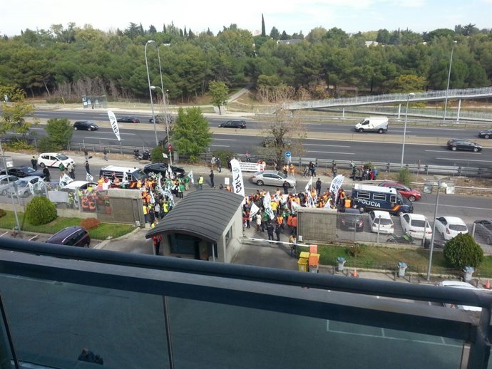 Concentración de examinadores ante la DGT