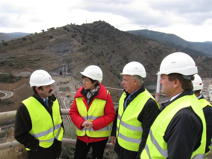 Visita Ceniceros a la presa de Enciso