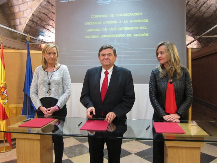 Gastón, López y Alegría en la firma del convenio este miércoles en el Pignatelli