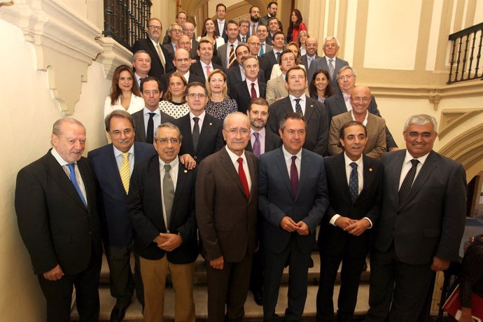 Firma de protocolo de colaboración entre Sevilla y Málaga