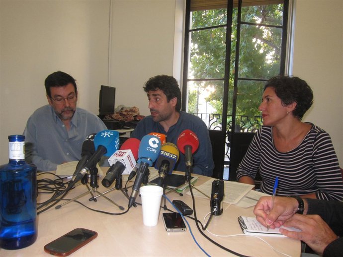 Rafael del Castillo en la Oficina de la Vivienda