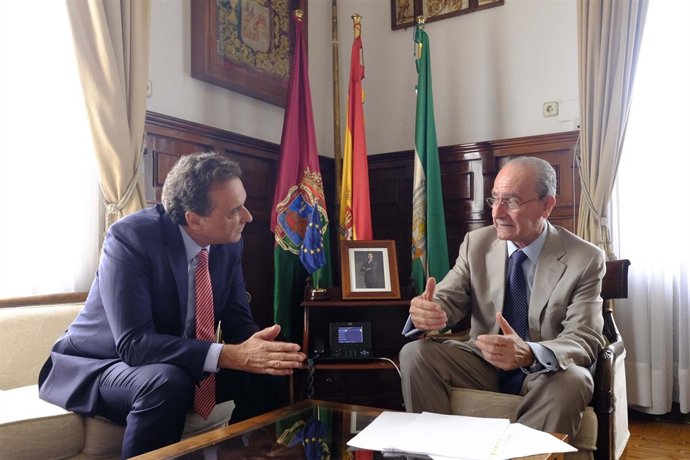El alcalde de Torremolinos, José Ortiz, y el alcalde de Málaga, De la Torre