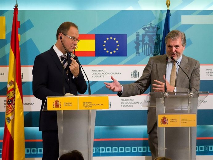 Tivor Navracsics e Íñigo Méndez de Vigo en Madrid