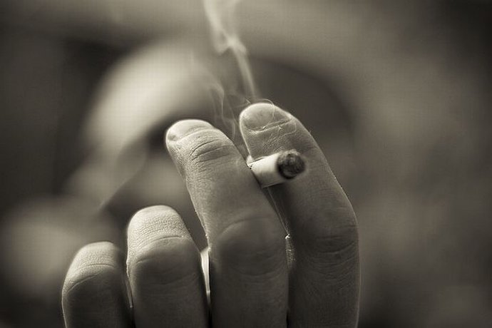 Se reduce el número de fumadores diarios en España