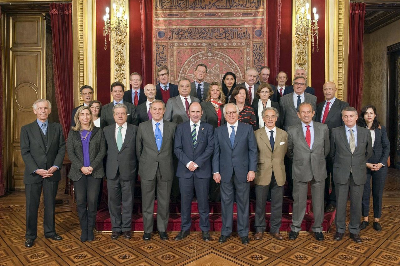 Ayerdi, Juan María Nin y otros integrantes de la Fundación