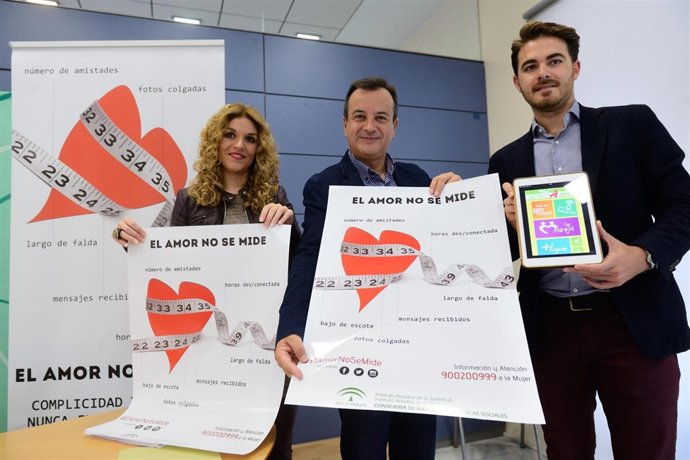 Presentación de la campaña y el material en rueda de prensa por el delegado.