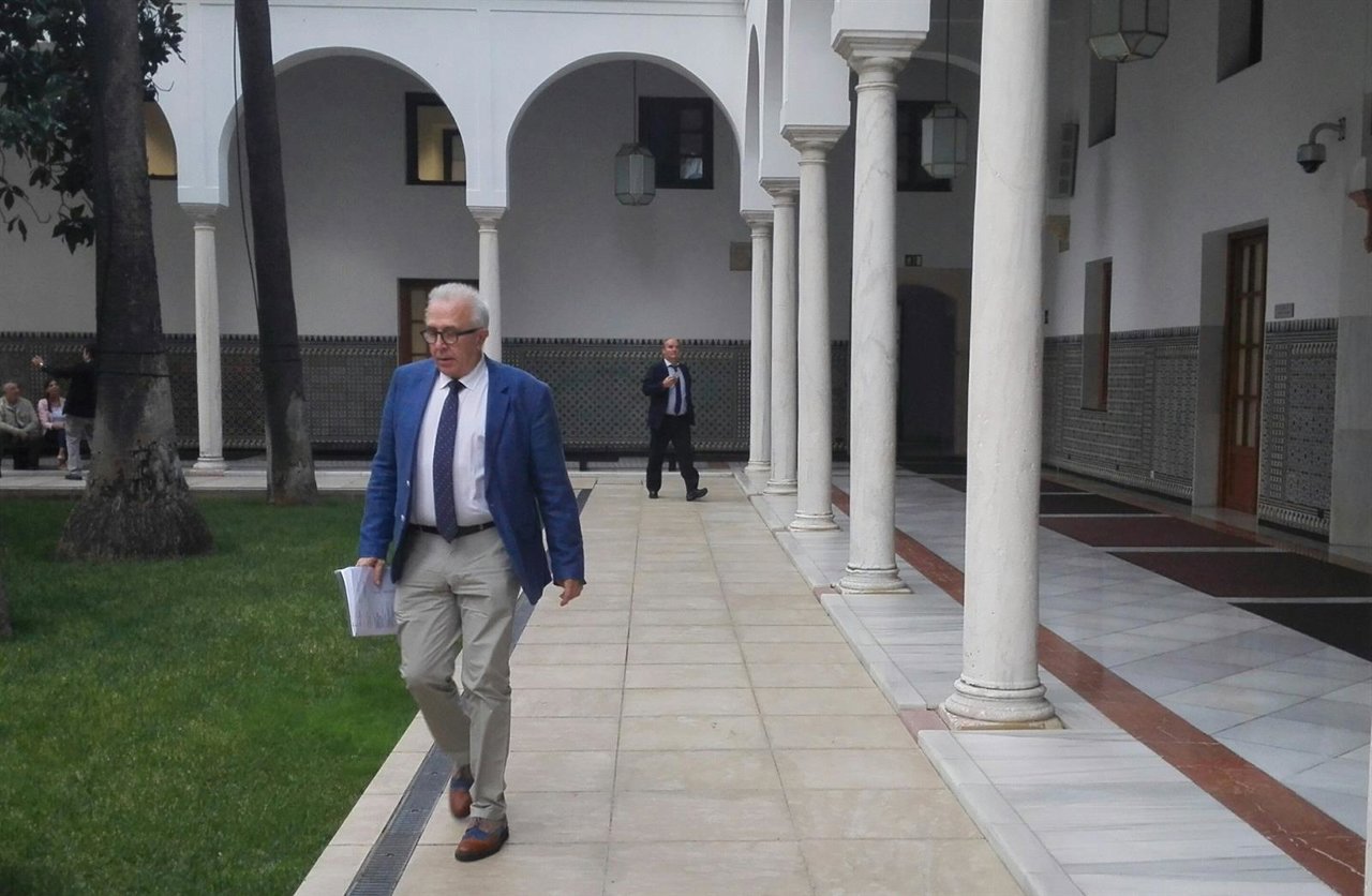 Sánchez Maldonado, hoy en los pasillos del Parlamento