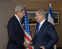 Netanyahu critica ante Kerry las "mentiras" de Abbas