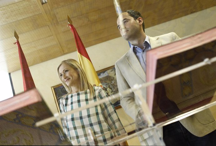 Cristina Cifuentes e Ignacio Aguado tras la firma del acuerdo