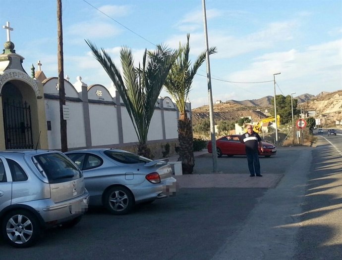 Imagen de los accesos al cementerio de El Esparragal
