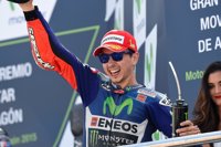 Lorenzo, irónico: "Marc me ayudó mucho, sobre todo en la última vuelta"