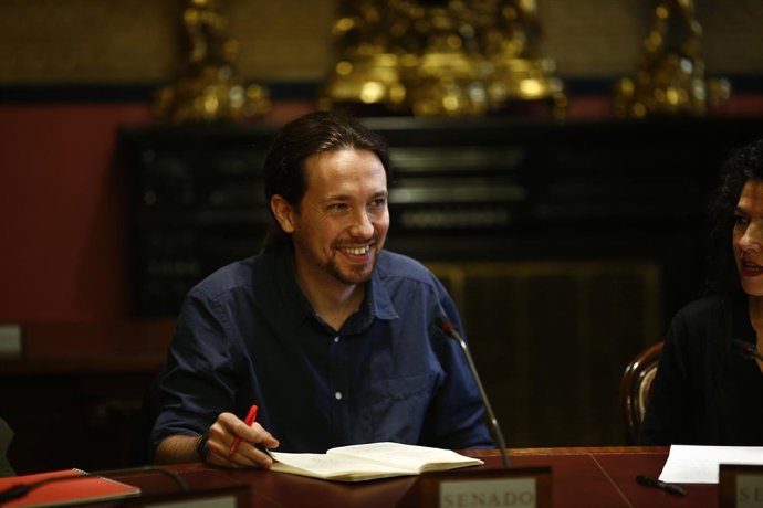 Pablo Iglesias se reúne con los senadores de Podemos en el Senado